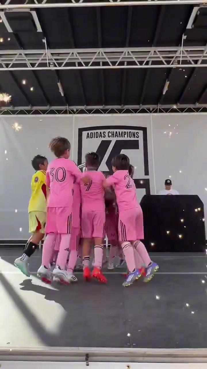 旺财28-故人之姿原来是故人之子！梅西小儿子西罗捧起冠军奖杯！