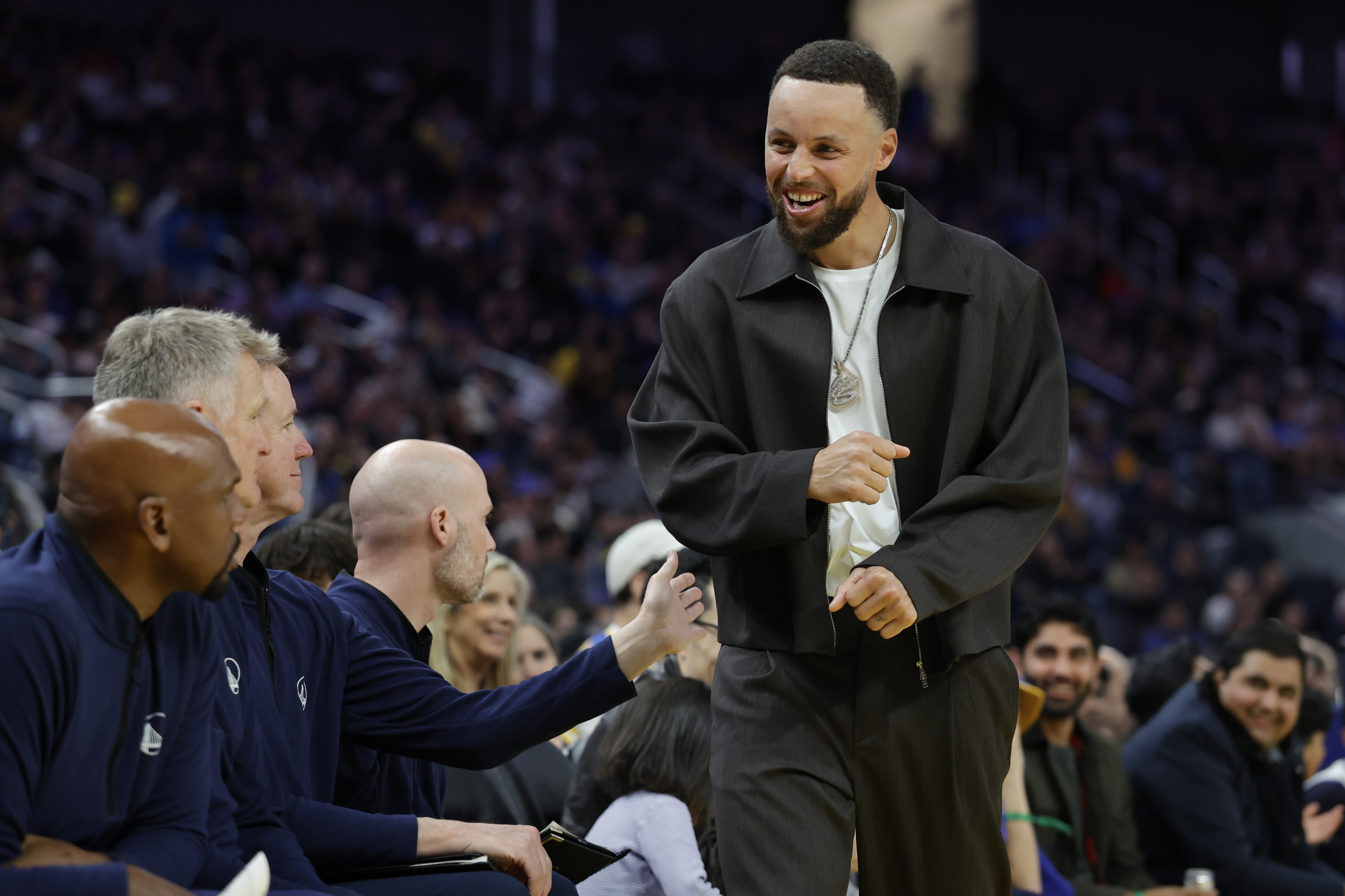 旺财28官网-科尔：库里今早进行了个人训练 他随队出征客场能提升士气