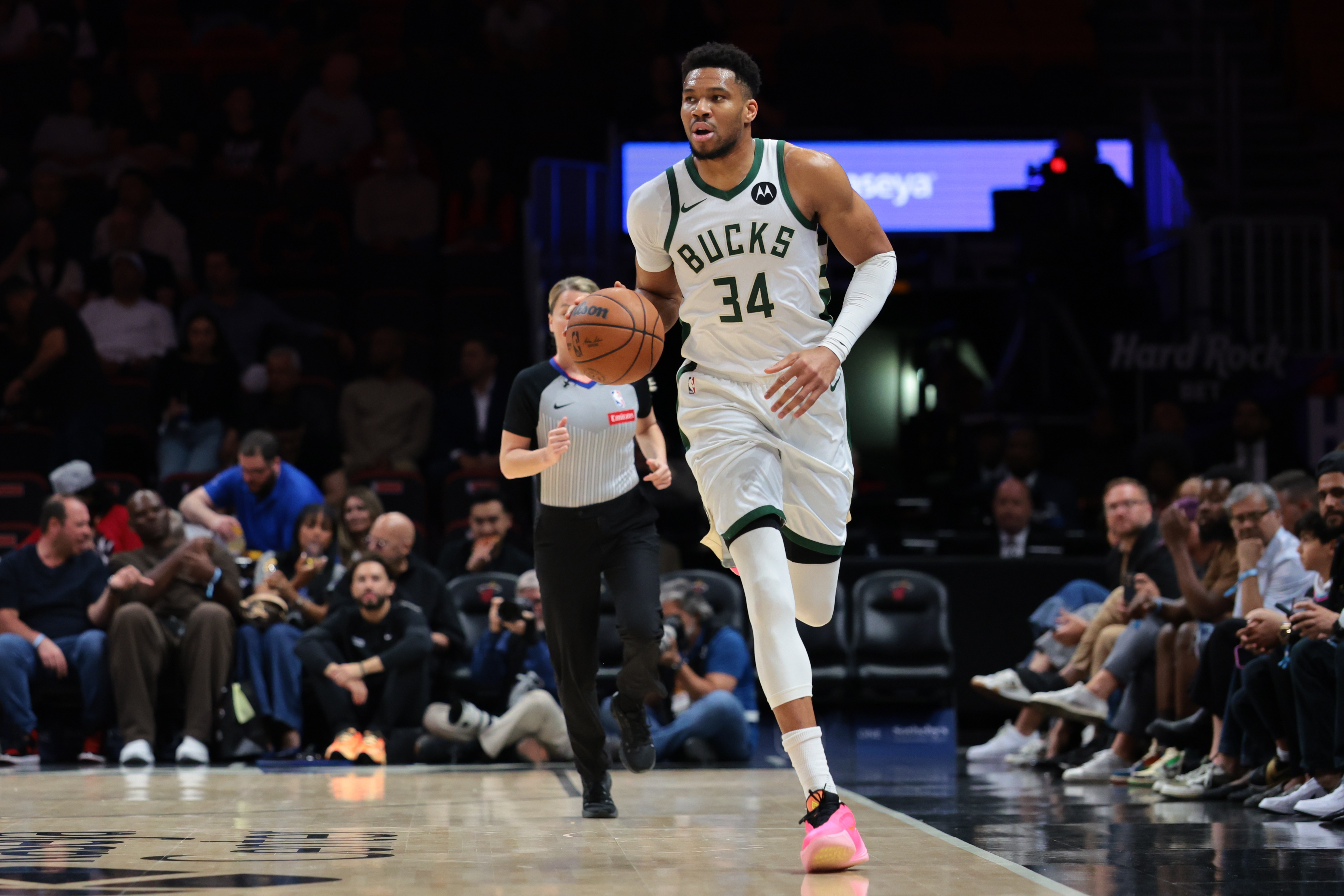 Shams：字母哥没参与雄鹿选帅 截止日以来他和球队高层没任何沟通